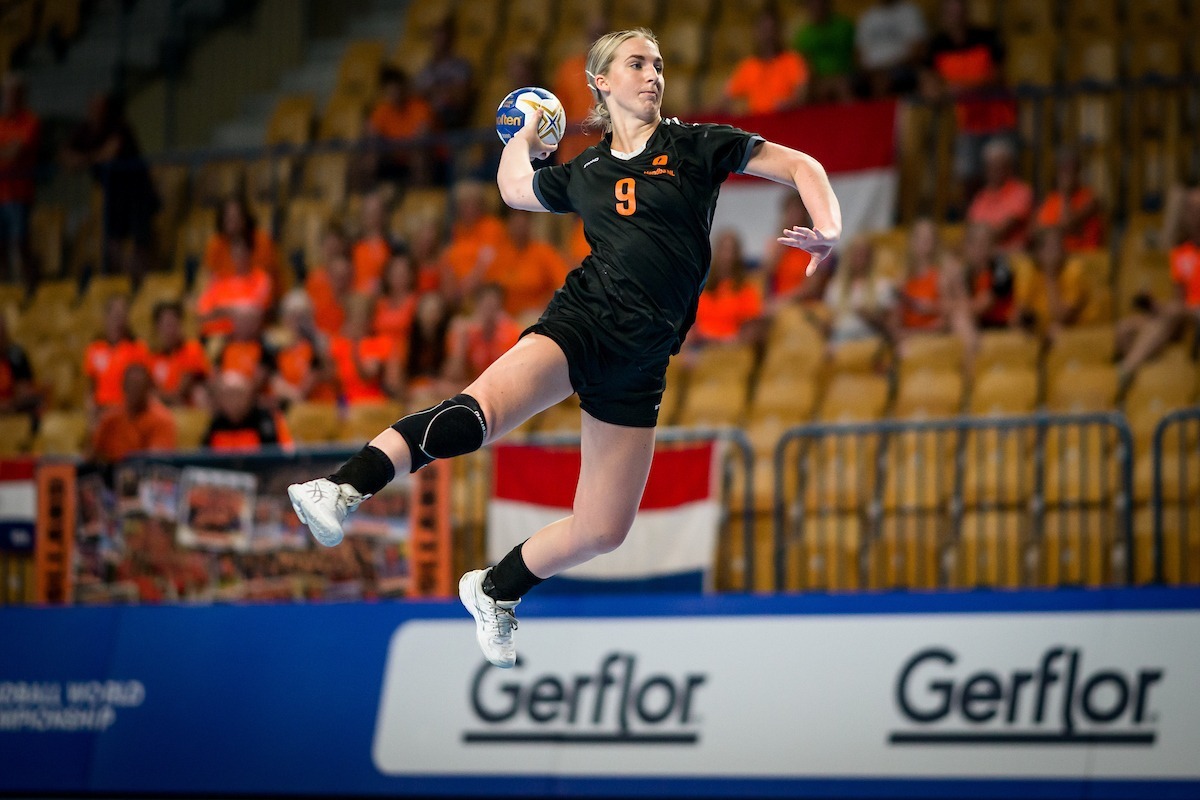 The Netherlands advance to semi-finals